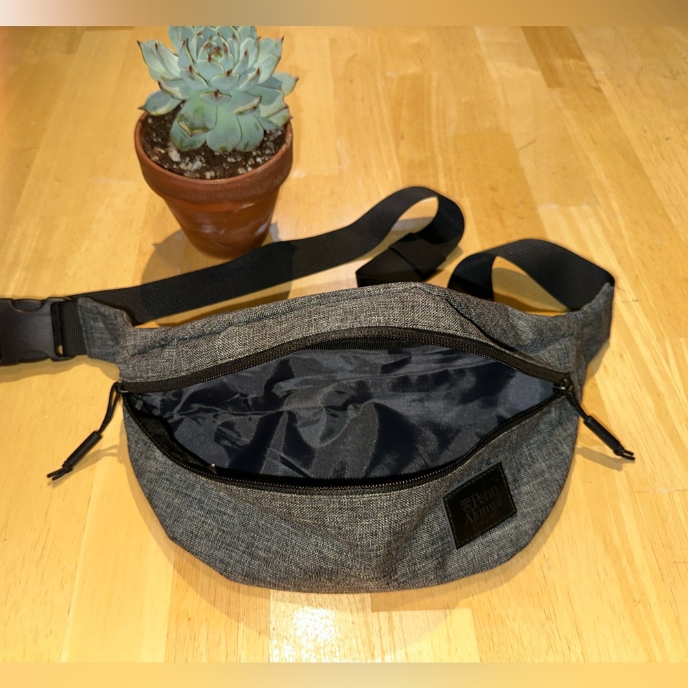 UPenn 5 items Charging Pad, Tote, Pillowcase, LaundryBag, Penn Quaker, Fanny Pak - Picture 3 of 13